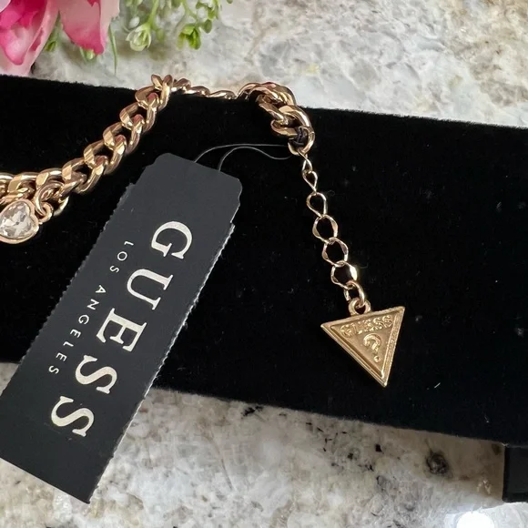 💖NWT Guess gold tone charm bracelet - Picture 6 of 7